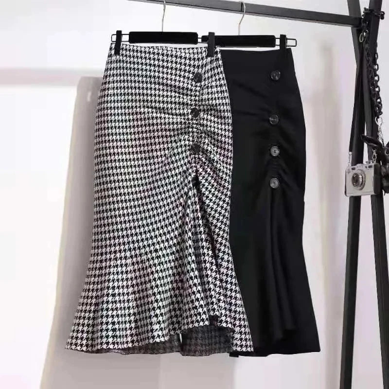 The La Rue Houndstooth Skirt