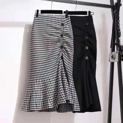 The La Rue Houndstooth Skirt