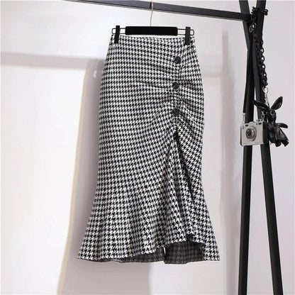 The La Rue Houndstooth Skirt