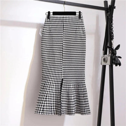 The La Rue Houndstooth Skirt