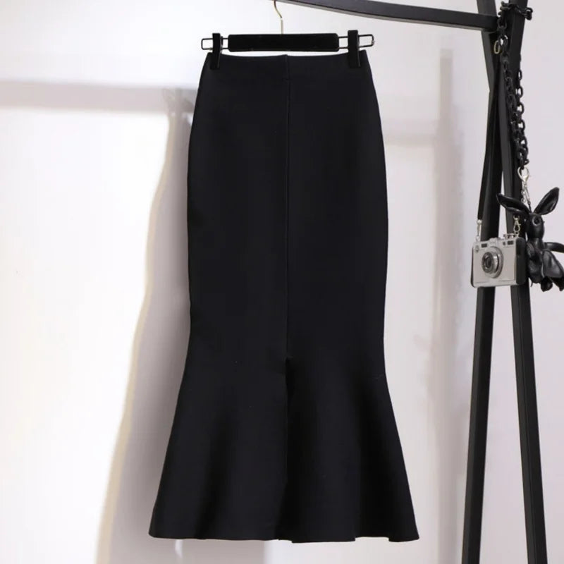 The La Rue Houndstooth Skirt
